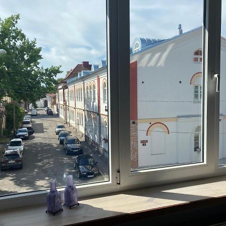Ohtu Poik 4 City Center Apartment Pärnu Exterior foto